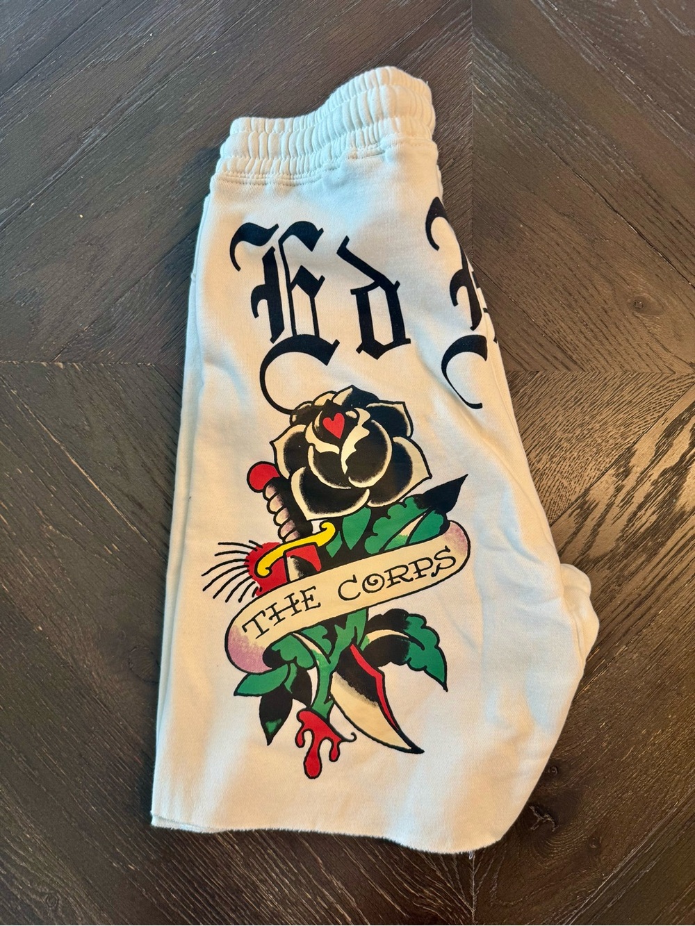 Ed Hardy Designs Men’s MED Fleece Shorts. Panther & Snake. Off-white. NWT - Picture 5 of 6